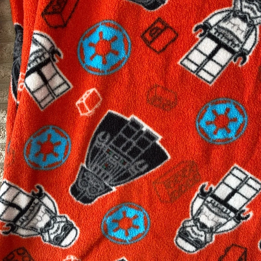 🔥 LEGO Star Wars Pajama Set (Size 6/7) - Flame Resistant 🚀🖤